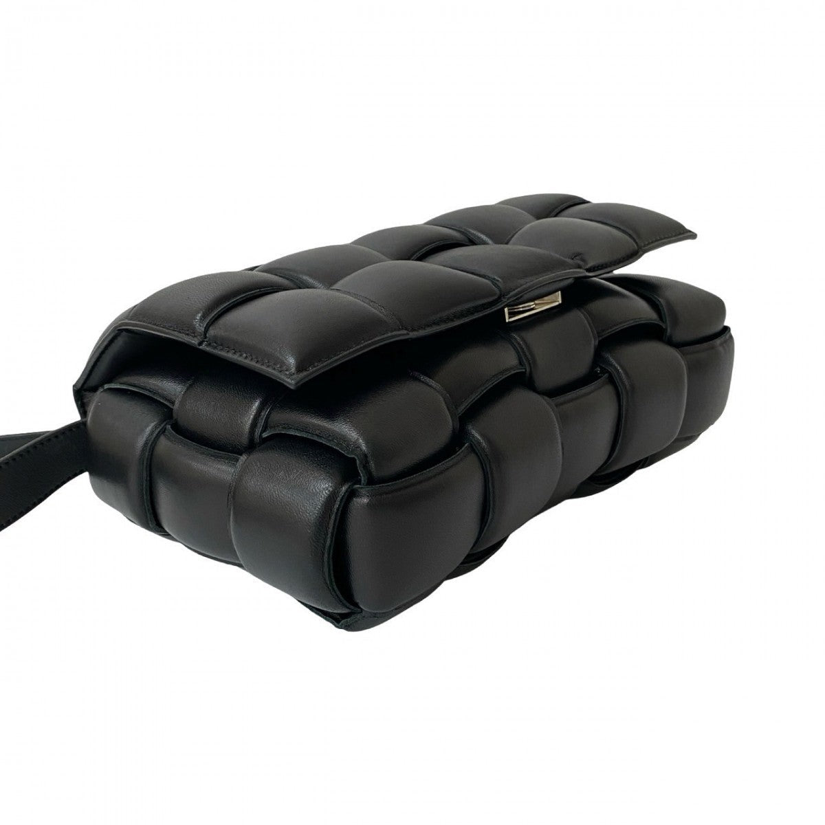 BOTTEGA VENETA – Padded Cassette Shoulder Bag – Black Leather – 100% Authentic Excellent ✨ Previously Owned Condition -26% off MSRP