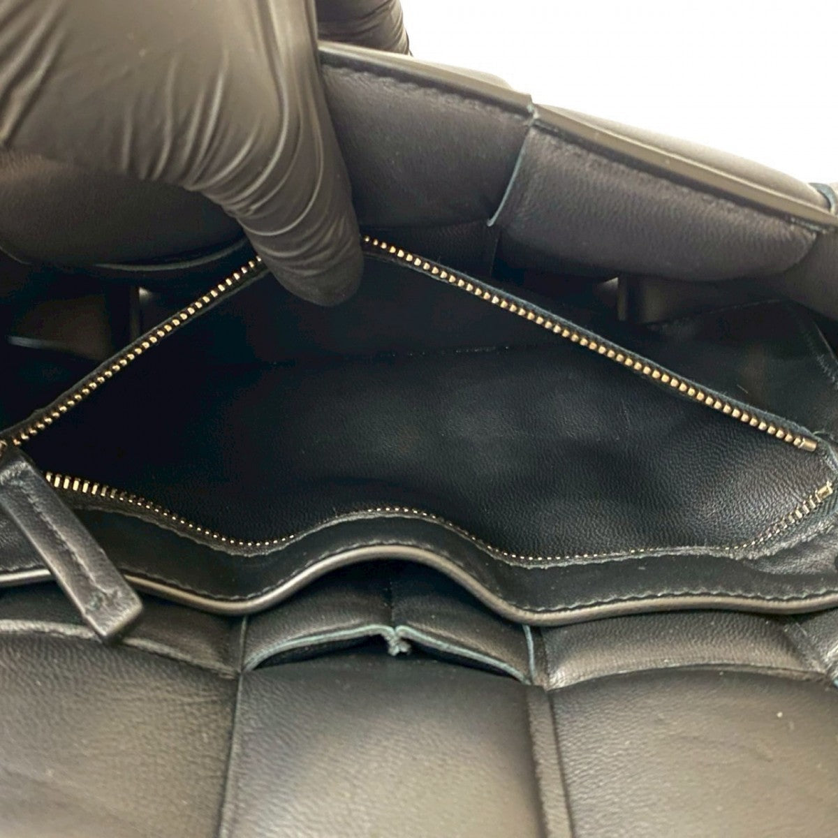 BOTTEGA VENETA – Padded Cassette Shoulder Bag – Black Leather – 100% Authentic Excellent ✨ Previously Owned Condition -26% off MSRP