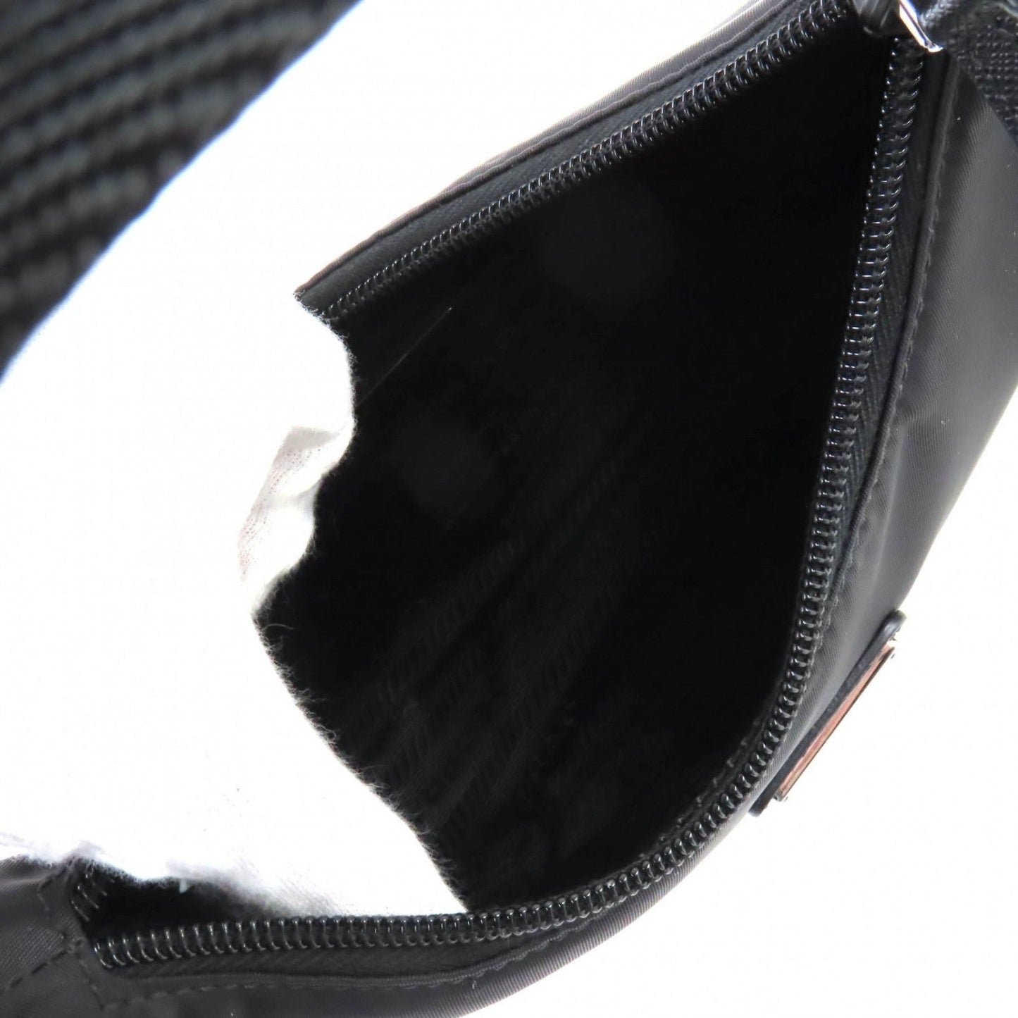 PRADA – Re-Edition 2000 Tessuto Nylon Shoulder Bag – Black – 100% Authentic ✨Previously Owned Excellent Condition ~38% Off MSRP