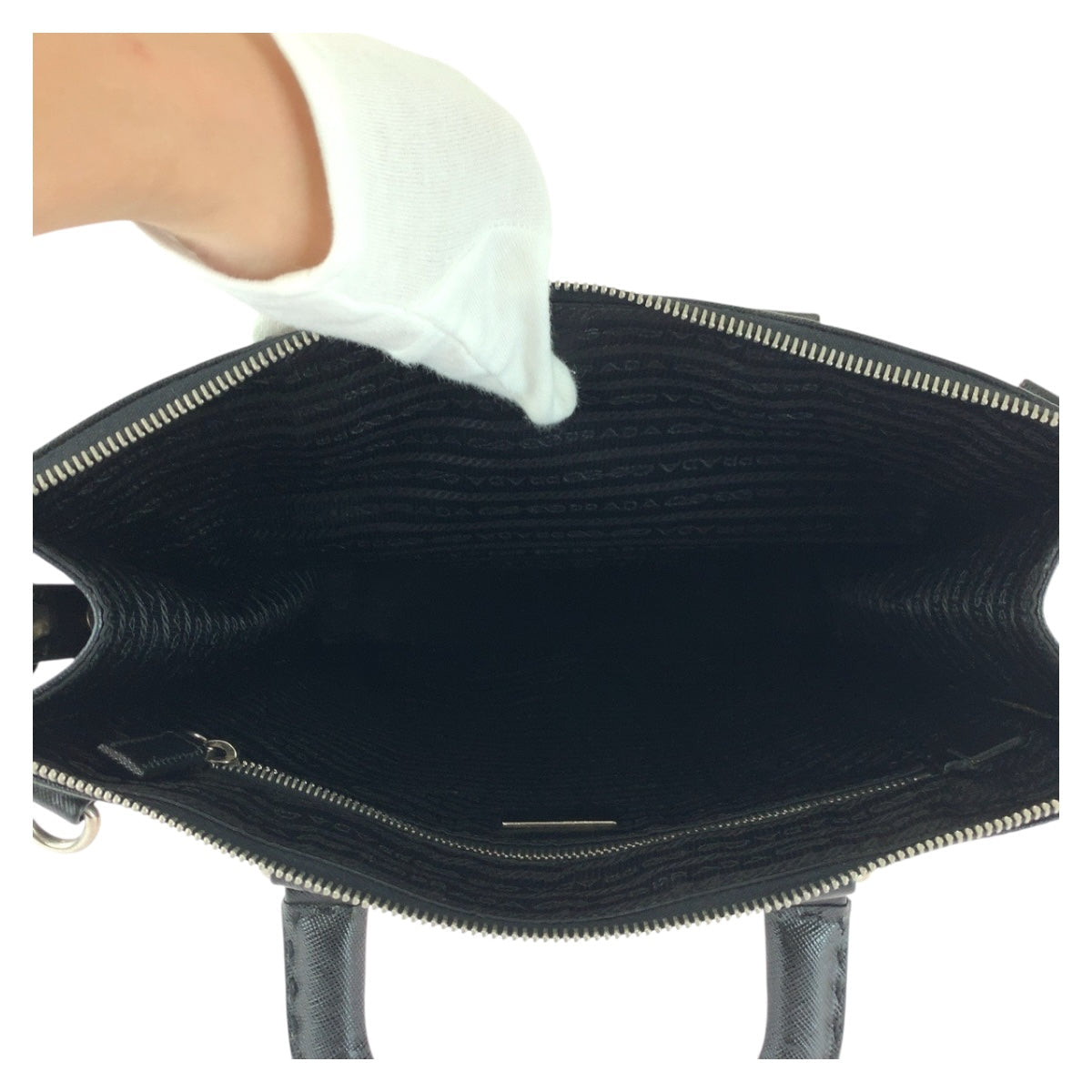 PRADA – Saffiano Leather Triangle Logo Tote Bag – Black – Men’s Business / Briefcase Style – 100% Authentic ✨Previously Owned Very Good Condition ~36% Off MSRP