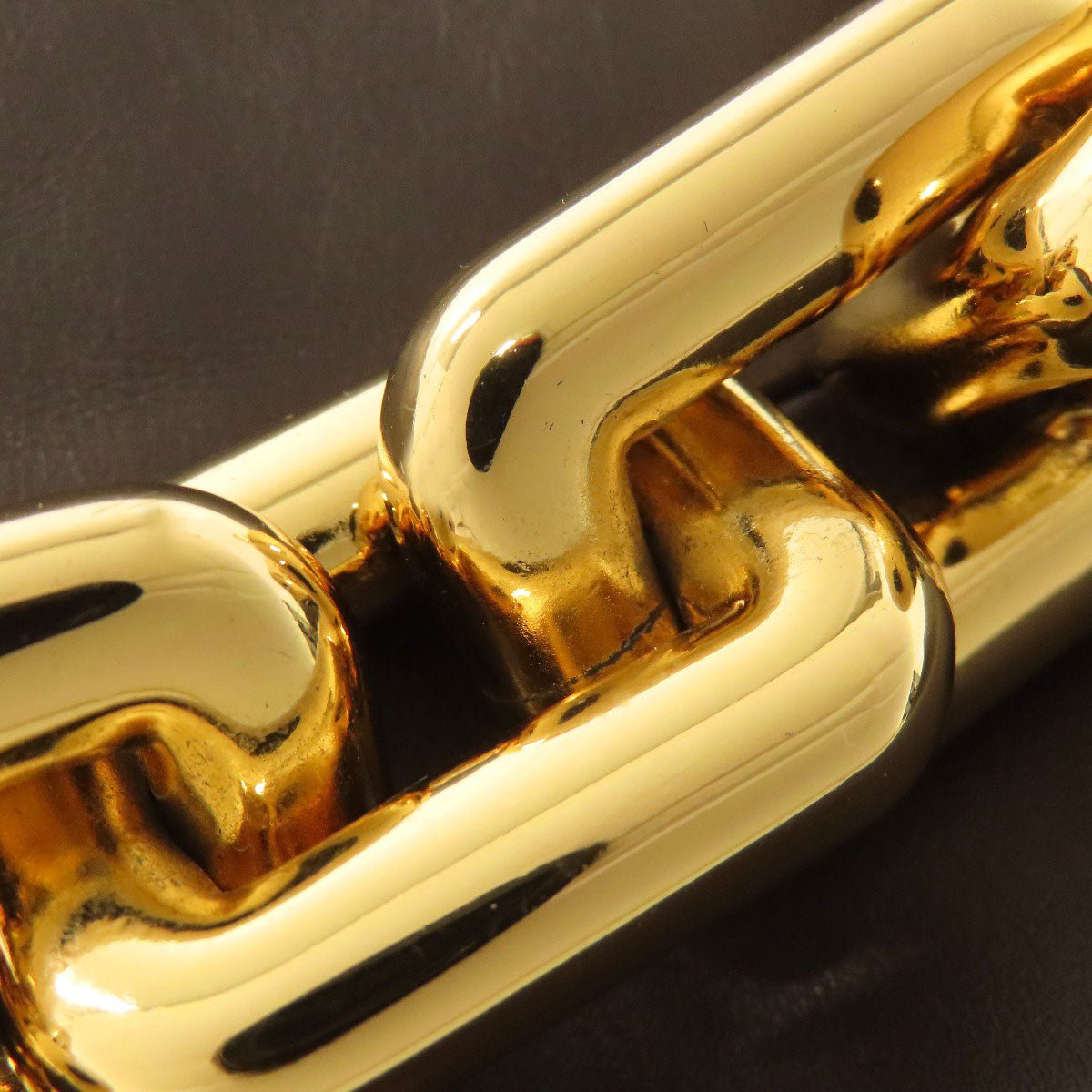 Bottega Veneta by Daniel Lee Chain Pouch Bag in Brown Calfskin with Gold Chain – Italy, Circa 2020 – Pre - Owned, 100% Authentic (Genuine) Item No.75514244 - LLUXE.CA