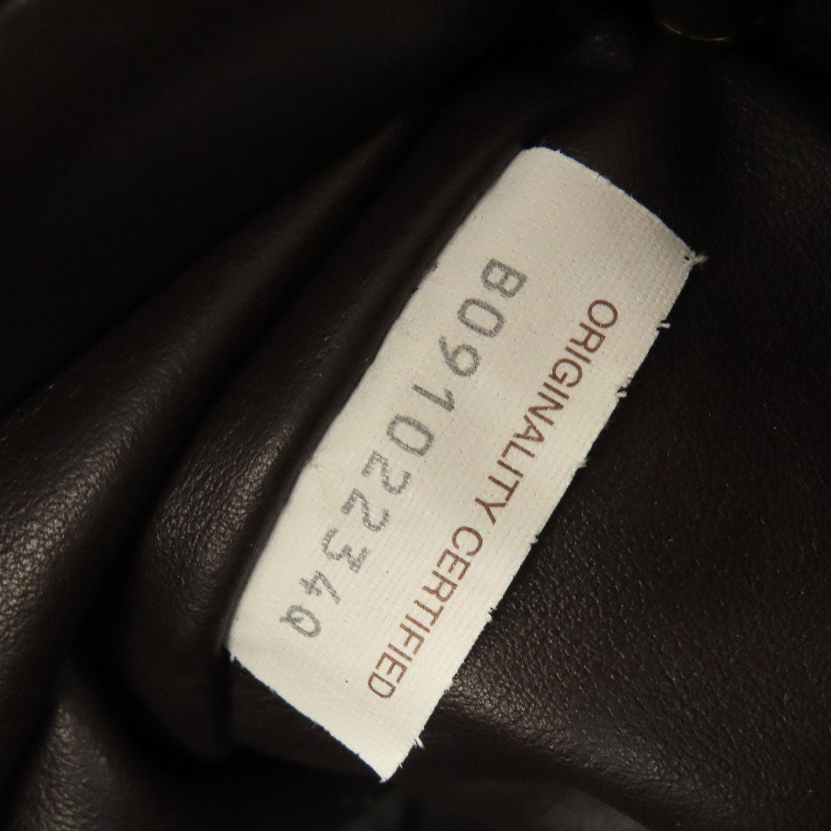 Bottega Veneta by Daniel Lee Chain Pouch Bag in Brown Calfskin with Gold Chain – Italy, Circa 2020 – Pre - Owned, 100% Authentic (Genuine) Item No.75514244 - LLUXE.CA