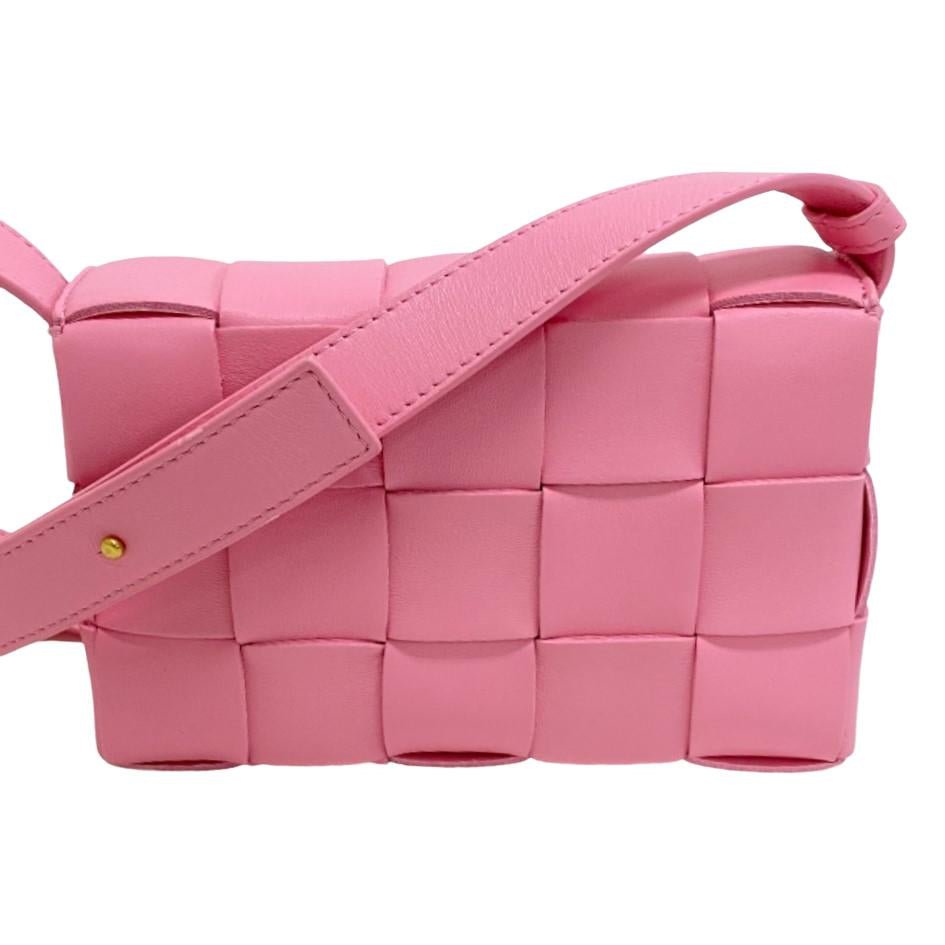 Bottega Veneta Cassette Bag Z0004822 in Pink Nappa Leather – Pre - Owned, 100% Authentic (Genuine), Made in Italy, Designed by Daniel Lee (Circa 2020) Item No. Z0004822 - LLUXE.CA