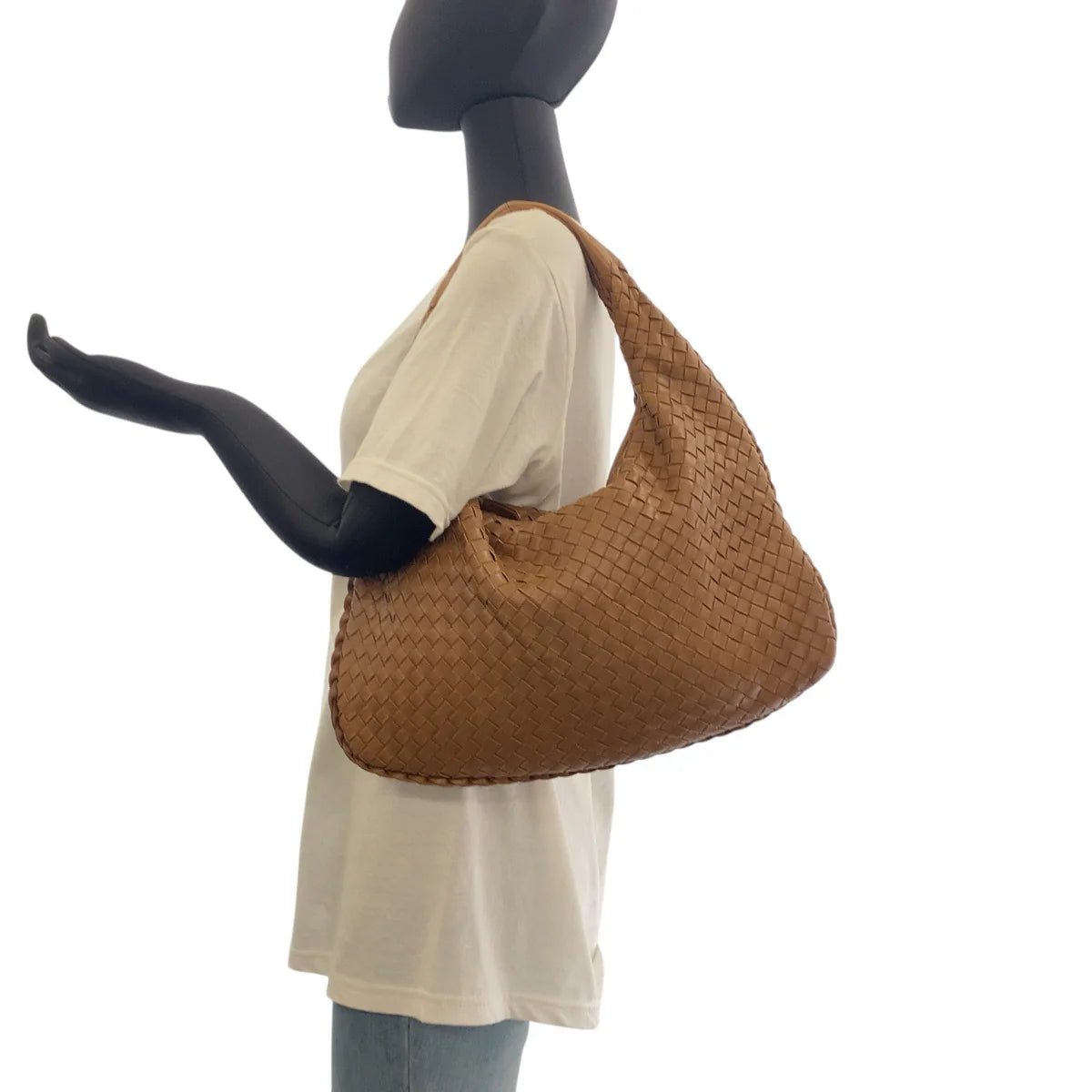 BOTTEGA VENETA – Intrecciato Boho bag – Model No. V0013 – Tomas Maier – 2010s – 100% Authentic Pre - Owned Item No. 504214 - LLUXE.CA