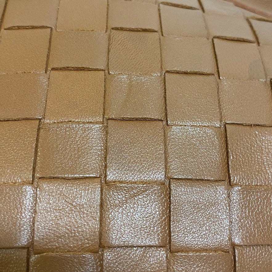 BOTTEGA VENETA – Wood Drop – Intrecciato – Shoulder Bag – Small - Designed by Tomas Maier – 2000s – 100% Authentic Pre - Owned Item No.: Z0013575 - LLUXE.CA