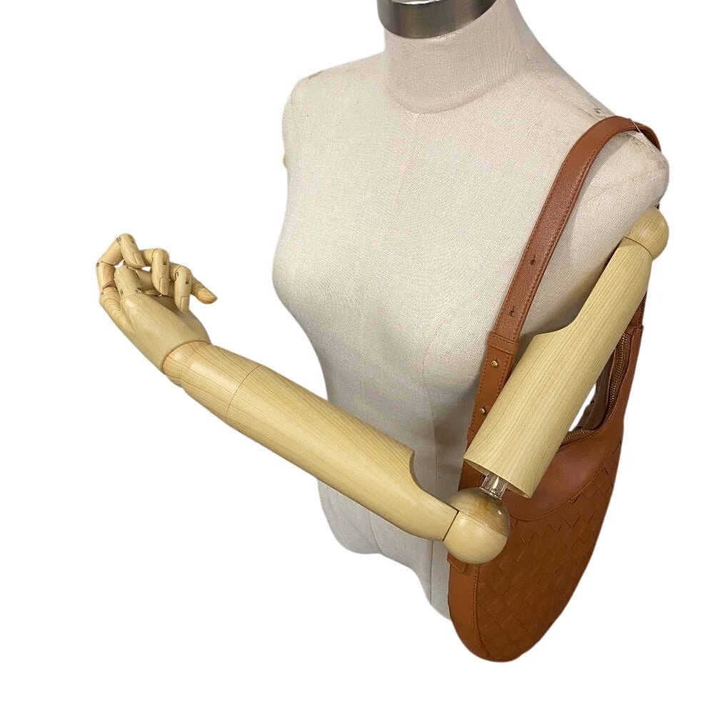 BOTTEGA VENETA – Wood Drop – Intrecciato – Shoulder Bag – Small - Designed by Tomas Maier – 2000s – 100% Authentic Pre - Owned Item No.: Z0013575 - LLUXE.CA