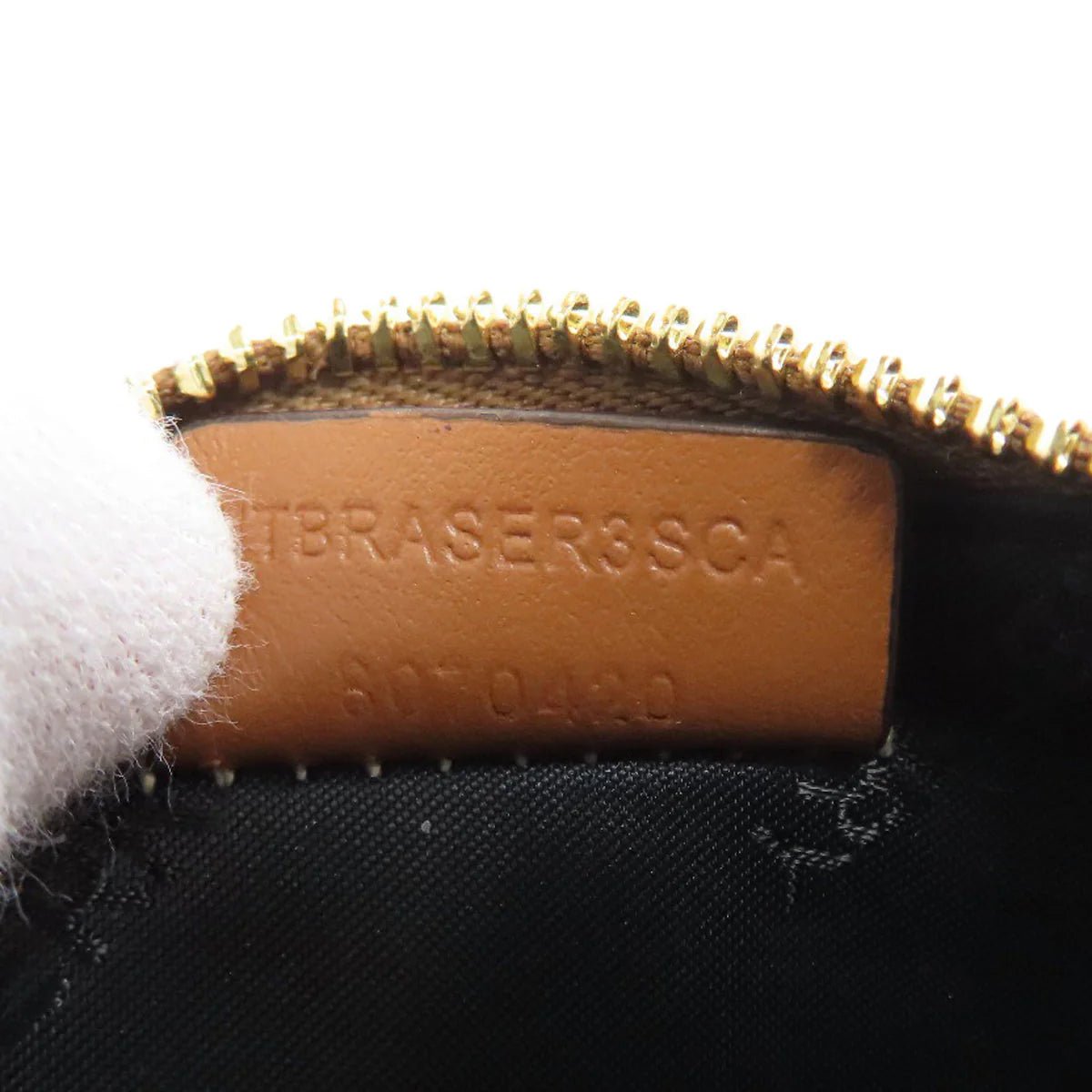 BURBERRY – Coin Case – Nova Check – Designed by Christopher Bailey – 2000s – 100% Authentic Pre - Owned Item No.: 75621043 - LLUXE.CA