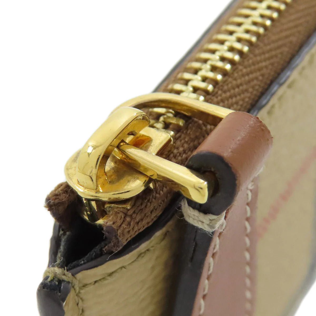 BURBERRY – Coin Case – Nova Check – Designed by Christopher Bailey – 2000s – 100% Authentic Pre - Owned Item No.: 75621043 - LLUXE.CA