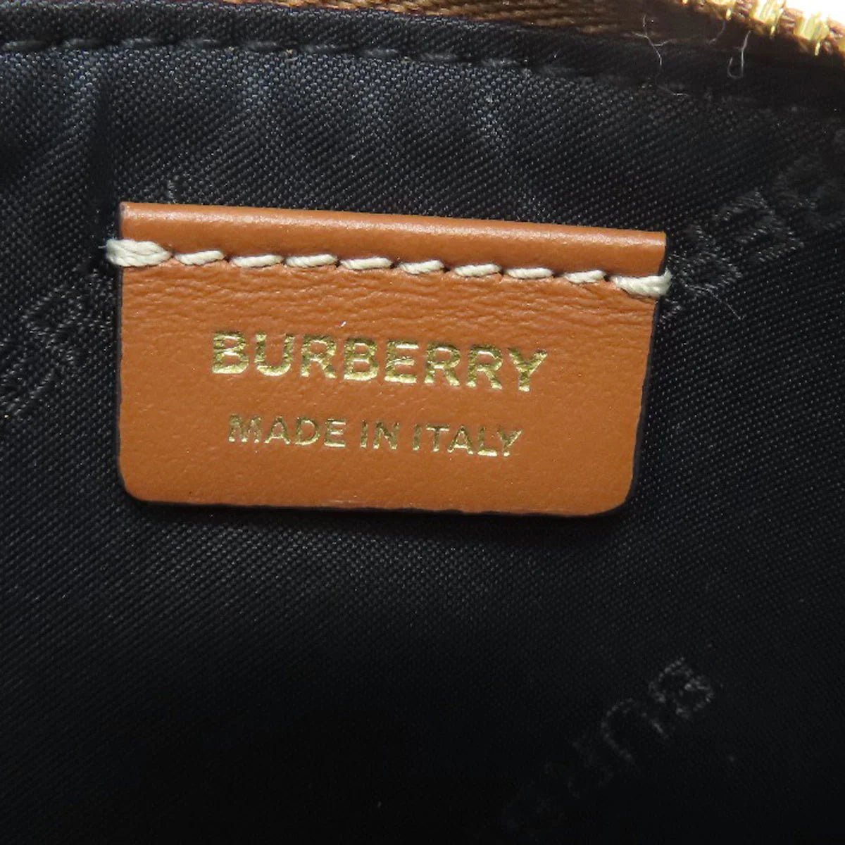 BURBERRY – Coin Case – Nova Check – Designed by Christopher Bailey – 2000s – 100% Authentic Pre - Owned Item No.: 75621043 - LLUXE.CA