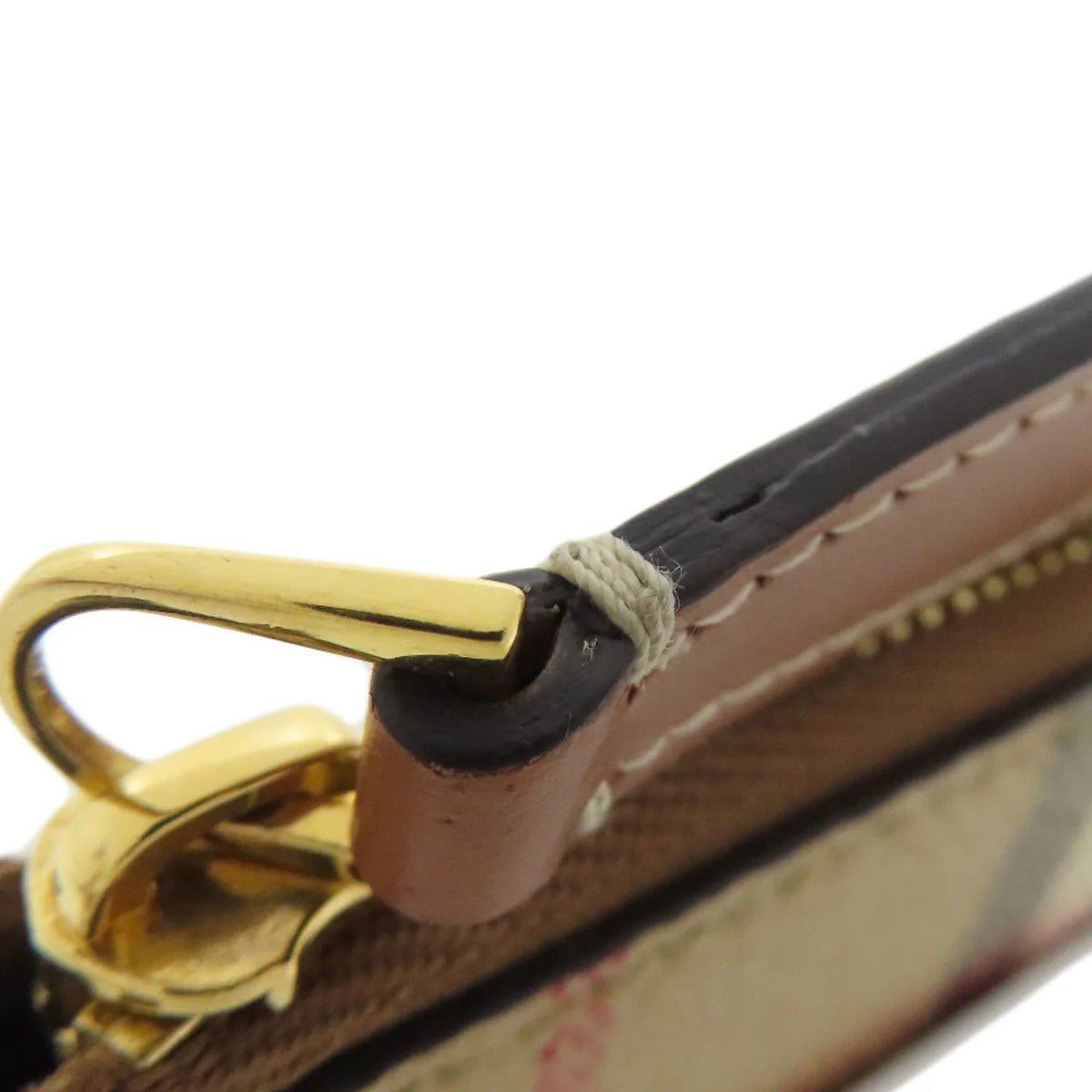 BURBERRY – Coin Case – Nova Check – Designed by Christopher Bailey – 2000s – 100% Authentic Pre - Owned Item No.: 75621043 - LLUXE.CA