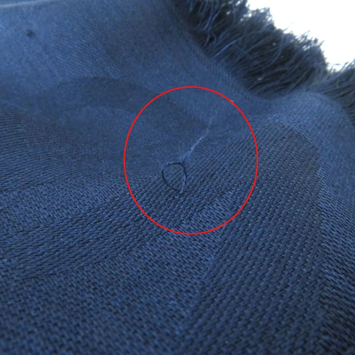 BURBERRY – Silk & Wool Blend Shawl – Riccardo Tisci – c. 2019 – 100% Authentic Pre - Owned - LLUXE.CA