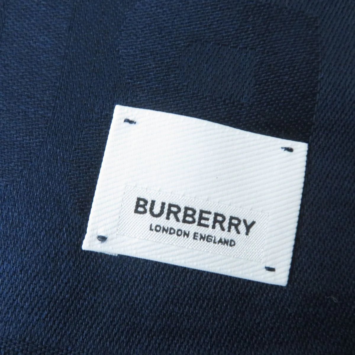 BURBERRY – Silk & Wool Blend Shawl – Riccardo Tisci – c. 2019 – 100% Authentic Pre - Owned - LLUXE.CA