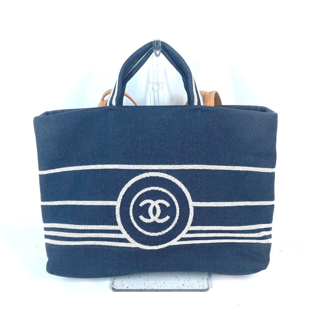 CHANEL A92240 Denim Tote Bag CC Coco Mark – Early 2000s Cruise Collection – Designed by Karl Lagerfeld – Made in Italy – Authentic Pre - Owned - LLUXE.CA