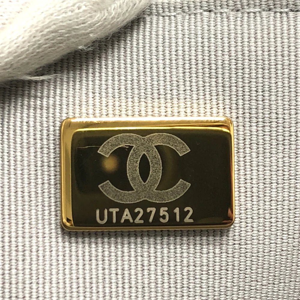 CHANEL – Shoulder Bag – Matrasse – Karl Lagerfeld – 2018 – 100% Authentic Pre - Owned Item No.: 3823 - 23389 - 1 - LLUXE.CA