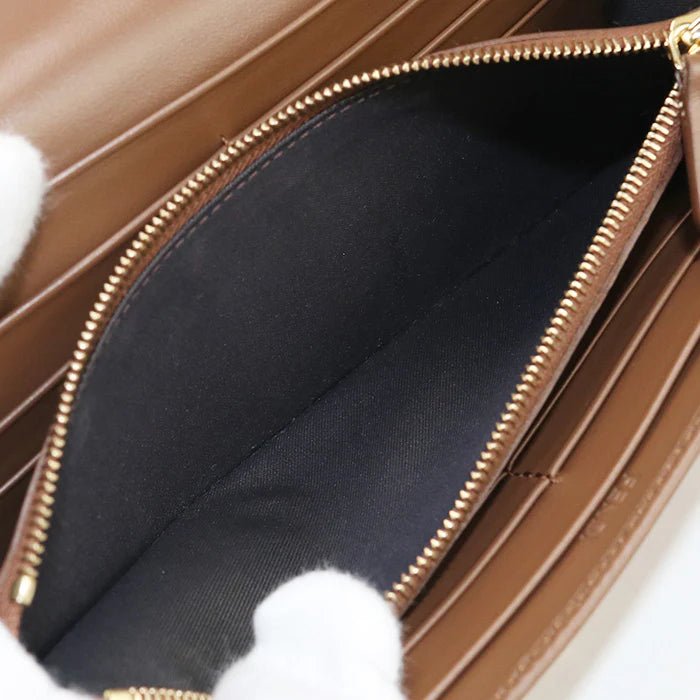 FENDI – FF Diamond Chain Wallet – Model No. 8M0365 ALV4 – Silvia Venturini Fendi – Circa 2021 – 100% Authentic Pre - Owned - LLUXE.CA