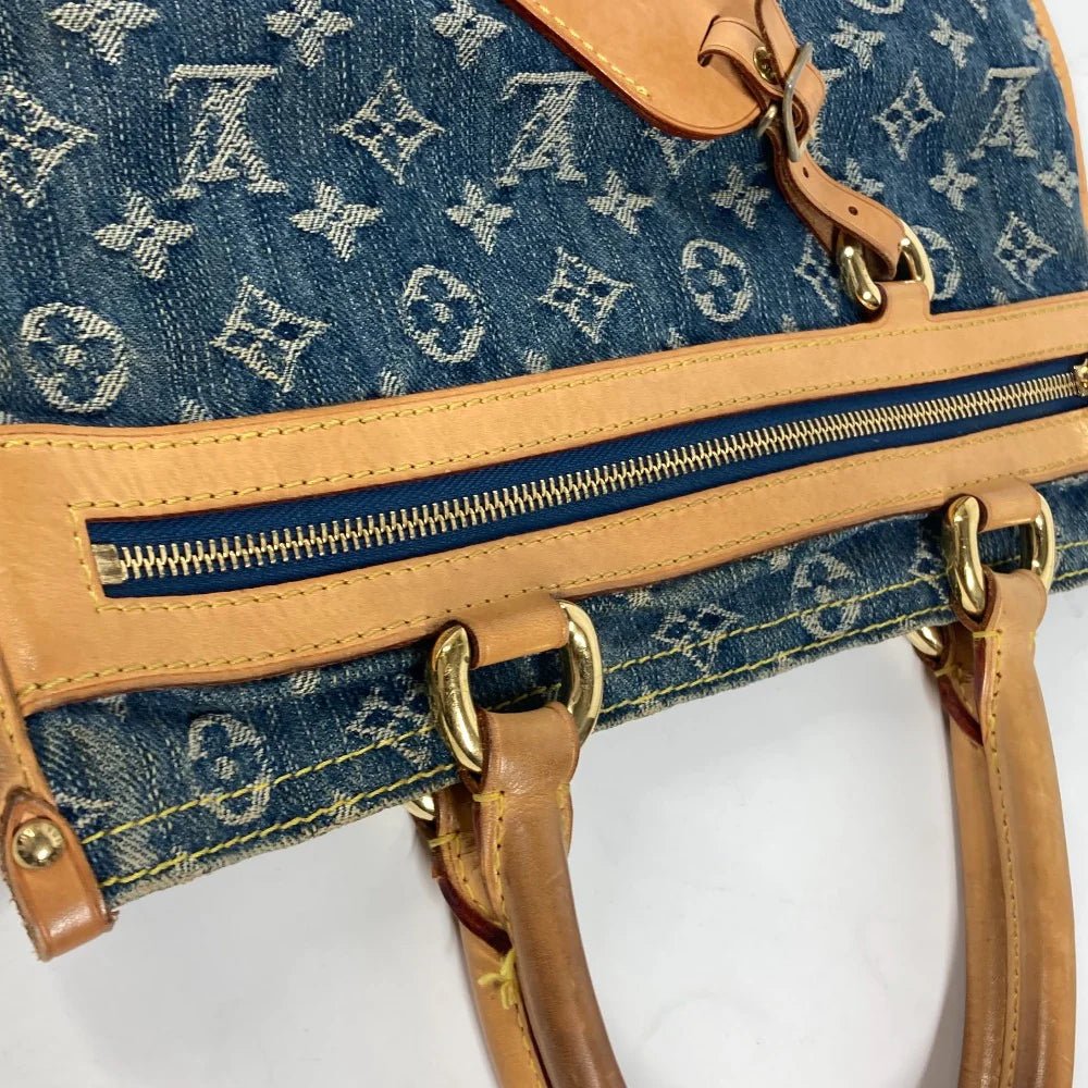 Louis Vuitton Denim Flat Shopper | 1007 - 23644 - 20 MM Blue | Circa 2005 | Made in France - LLUXE.CA