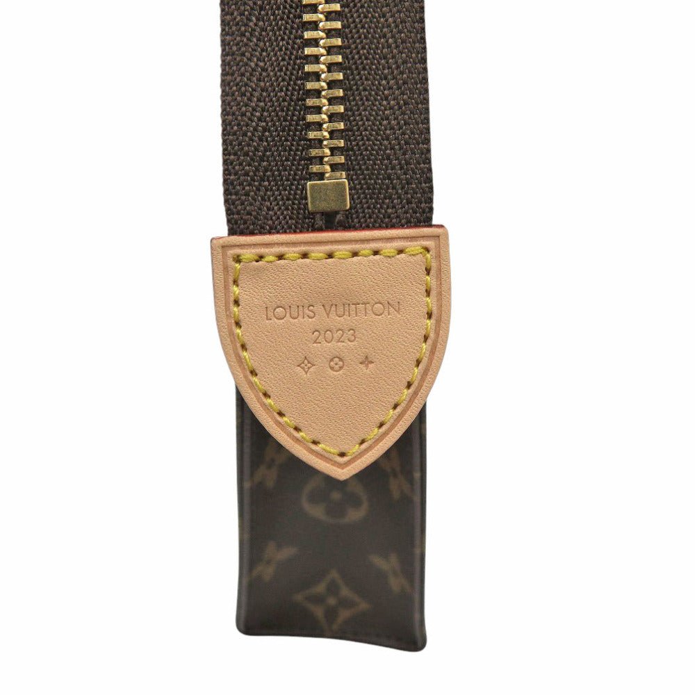 LOUIS VUITTON – Poche Toilette 26 Clutch Bag – Model m – m – Circa 2020s – 100% Authentic Pre - Owned No. M47542 - LLUXE.CA