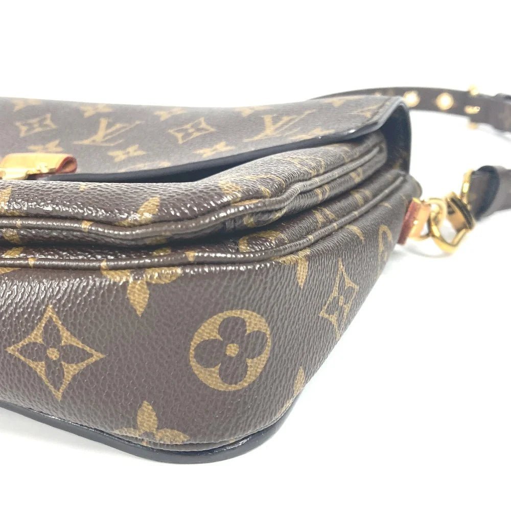 LOUIS VUITTON – Pochette Métis MM Handbag – M40780 – Designed by Nicolas Ghesquière – 2017 – 100% Authentic Pre - Owned Item No.: MO - 250727 - 7 - LLUXE.CA