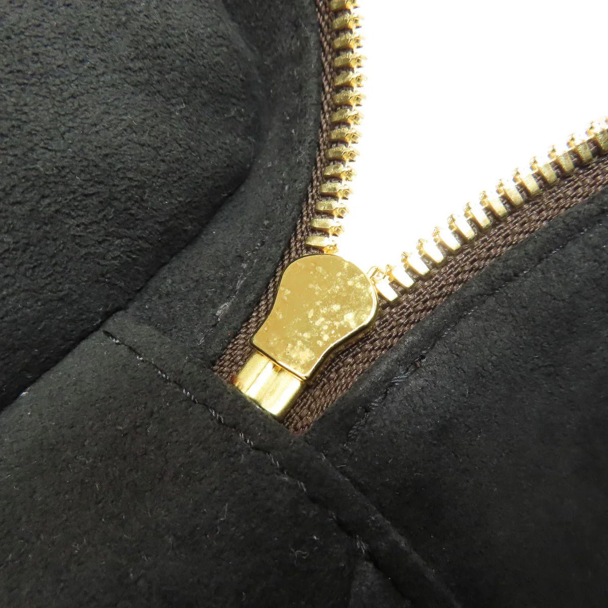 LOUIS VUITTON – Vanity NV PM – Model No. M45165 – Nicolas Ghesquière – Introduced 2020 – 100% Authentic Pre - Owned - LLUXE.CA