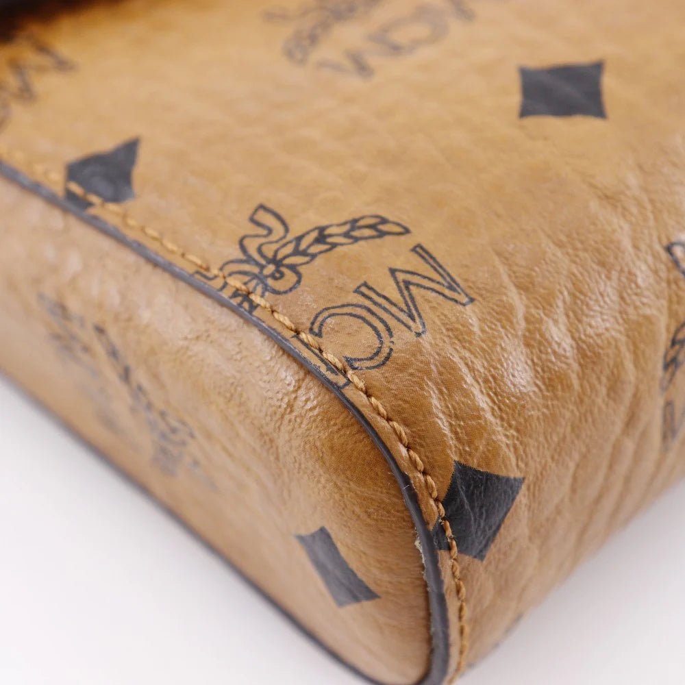 MCM – Shoulder Bag / 2 - Way Clutch – Model No. MYZ 28AME05 CO001 – Vicetos Tracy Medium – PVC & Leather – Michael Cromer – 2018 – 100% Authentic Pre - Owned Item No.: G221624002 - LLUXE.CA