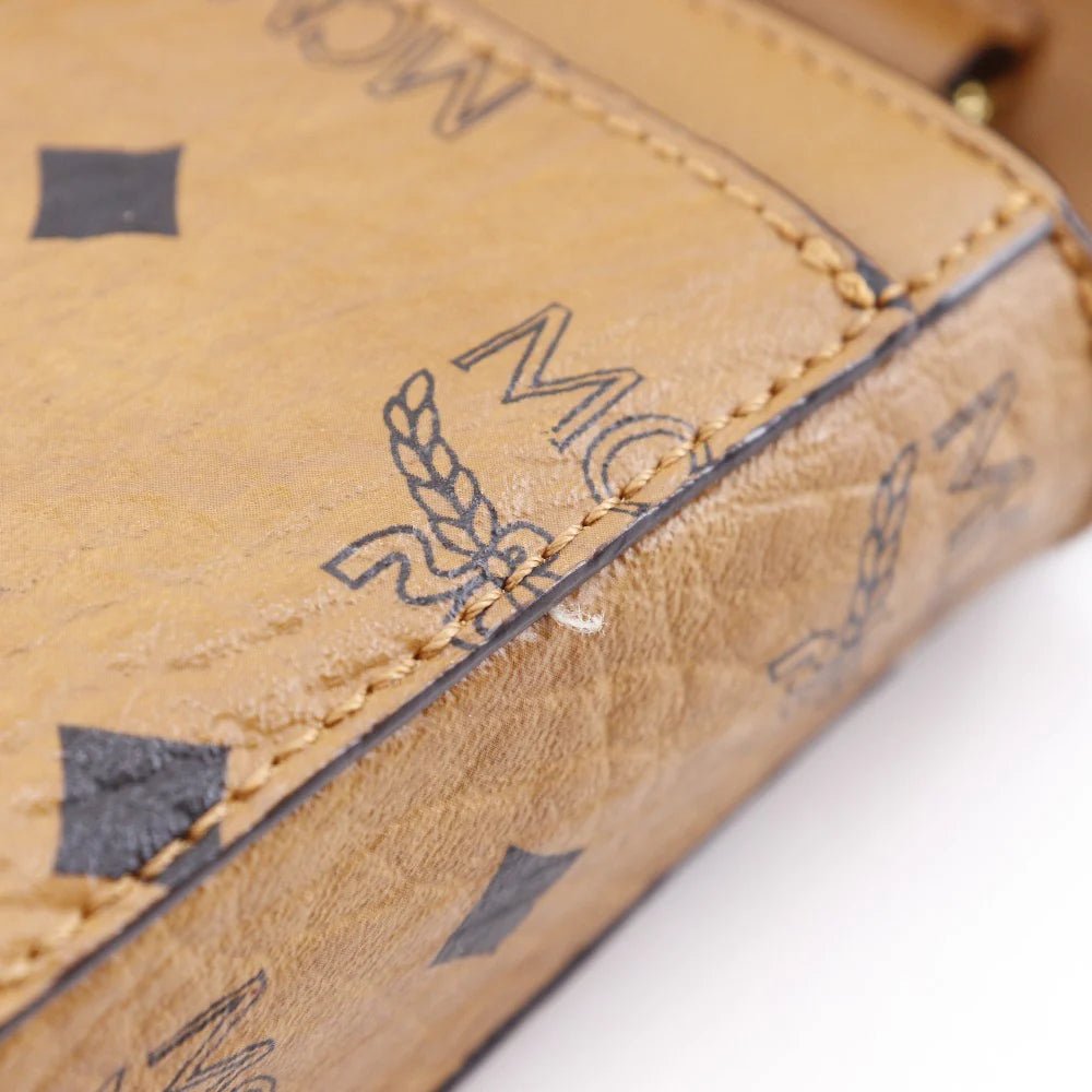 MCM – Shoulder Bag / 2 - Way Clutch – Model No. MYZ 28AME05 CO001 – Vicetos Tracy Medium – PVC & Leather – Michael Cromer – 2018 – 100% Authentic Pre - Owned Item No.: G221624002 - LLUXE.CA