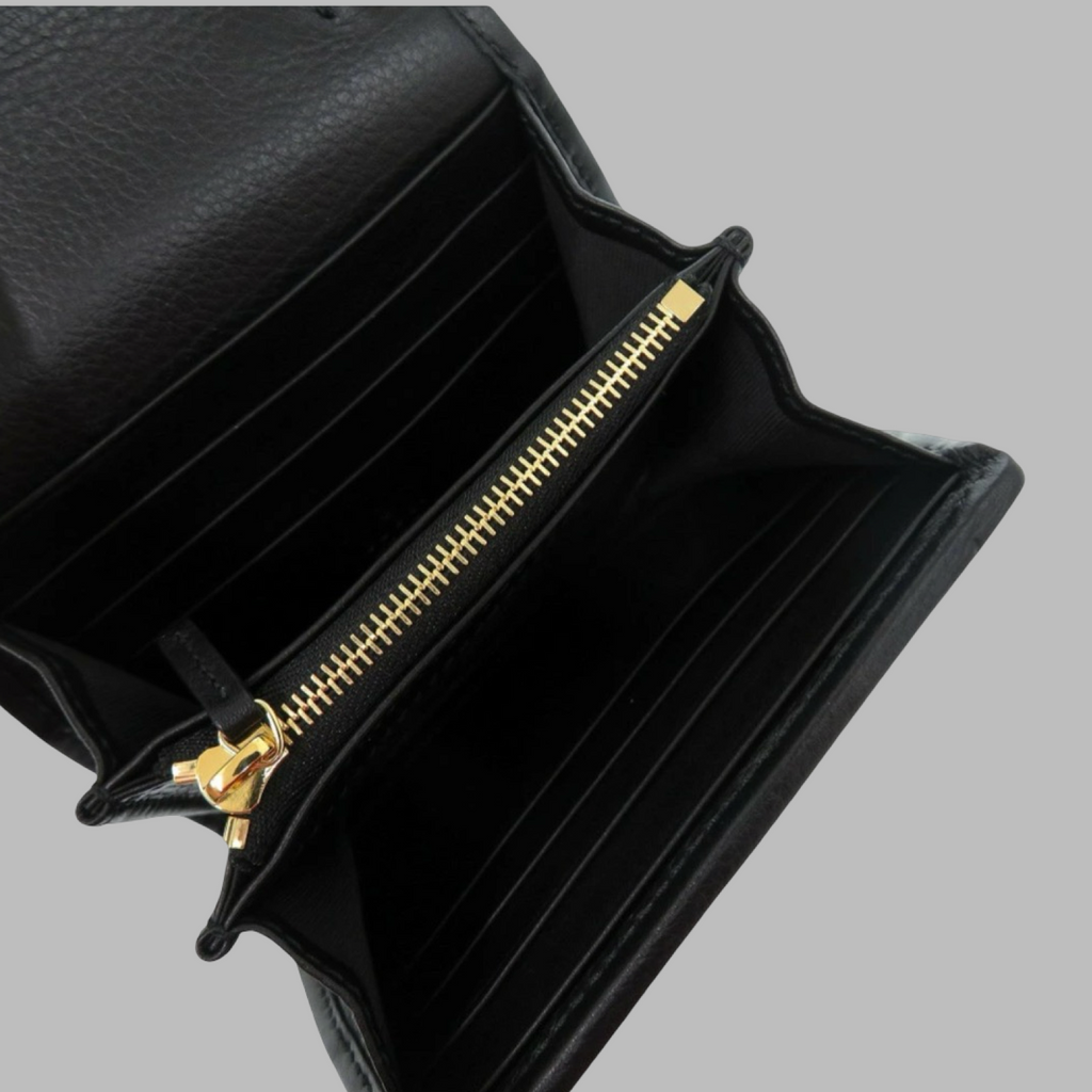 Gucci  Medium Chain Shoulder Wallet Authentic Previously Owned