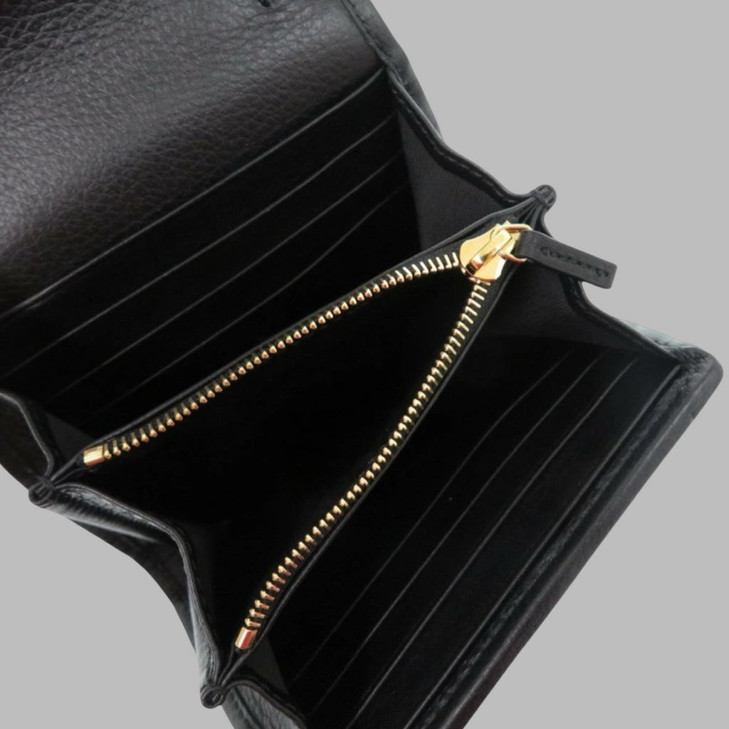 Gucci  Medium Chain Shoulder Wallet Authentic Previously Owned