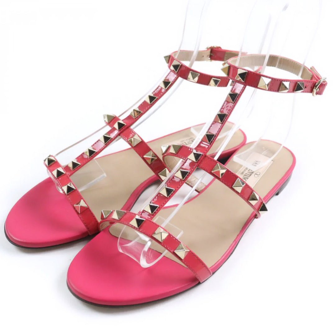 VALENTINO GARAVANI – Rockstud Flat Sandals – Pierpaolo Piccioli – 2019 – 100% Authentic Pre - Owned Near mint. Minimal signs of wear. Item No. 00033877 - LLUXE.CA