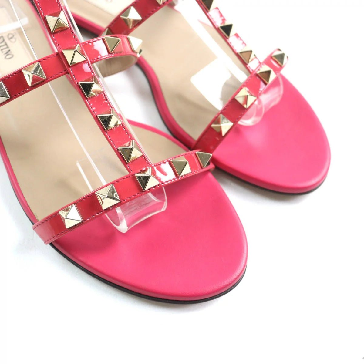 VALENTINO GARAVANI – Rockstud Flat Sandals – Pierpaolo Piccioli – 2019 – 100% Authentic Pre - Owned Near mint. Minimal signs of wear. Item No. 00033877 - LLUXE.CA