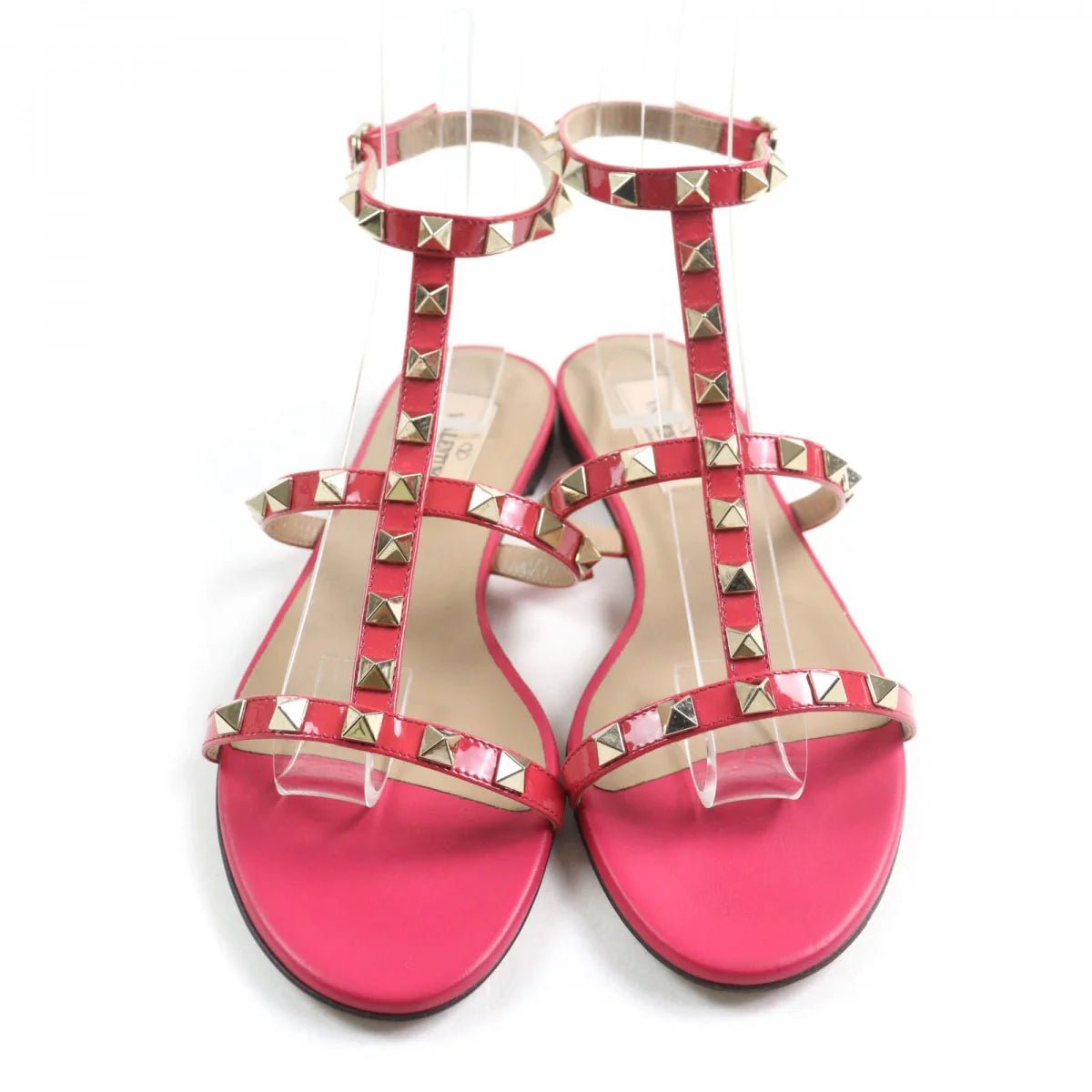 VALENTINO GARAVANI – Rockstud Flat Sandals – Pierpaolo Piccioli – 2019 – 100% Authentic Pre - Owned Near mint. Minimal signs of wear. Item No. 00033877 - LLUXE.CA